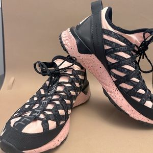 Nike ACG women shoes